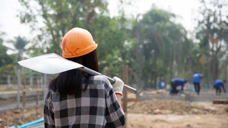 Kenaikan Upah Buruh Menguji Ketahanan Dunia Usaha Nasional