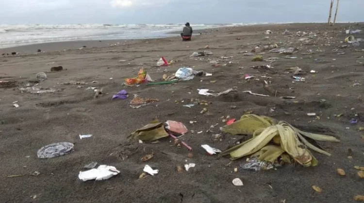 Menjaga Pantai Sibolga dari Sampah dan Limbah