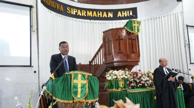 Bupati Toba Hadiri Pentahbisan 59 Pendeta HKBP