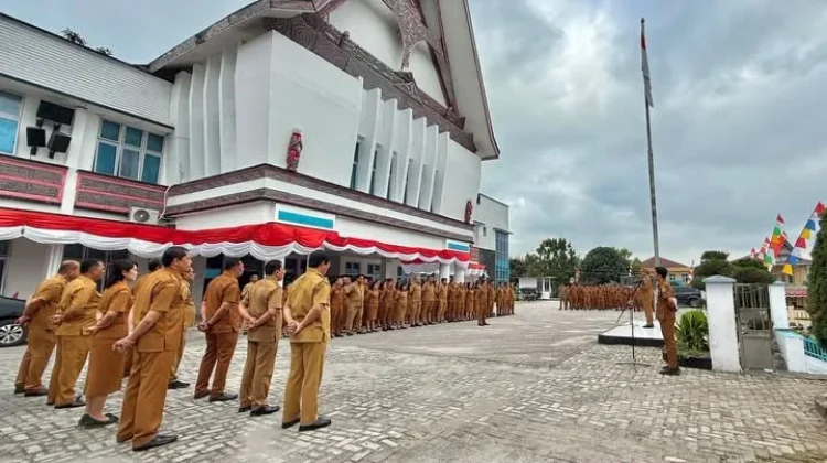 Bupati Taput Pimpin Apel Gabungan, Tekankan ASN Aktif dan Inovatif