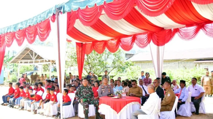 Bupati, Wabup dan Sekdakab, Rayakan HUT ke-81 Tapteng Bersama Anak Panti Asuhan Sion