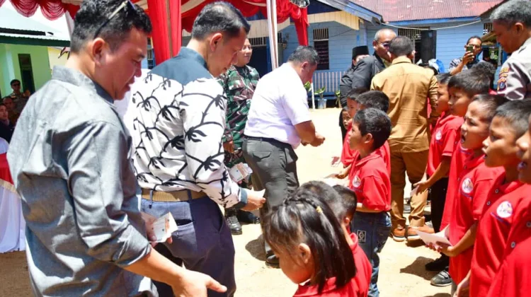 Bupati, Wabup dan Sekdakab, Rayakan HUT ke-81 Tapteng Bersama Anak Panti Asuhan Sion