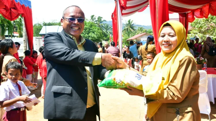 Bupati, Wabup dan Sekdakab, Rayakan HUT ke-81 Tapteng Bersama Anak Panti Asuhan Sion