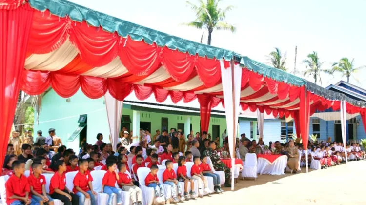 Bupati, Wabup dan Sekdakab, Rayakan HUT ke-81 Tapteng Bersama Anak Panti Asuhan Sion