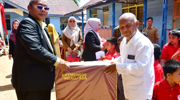 Bupati, Wabup dan Sekdakab, Rayakan HUT ke-81 Tapteng Bersama Anak Panti Asuhan Sion
