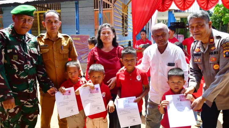 Bupati, Wabup dan Sekdakab, Rayakan HUT ke-81 Tapteng Bersama Anak Panti Asuhan Sion