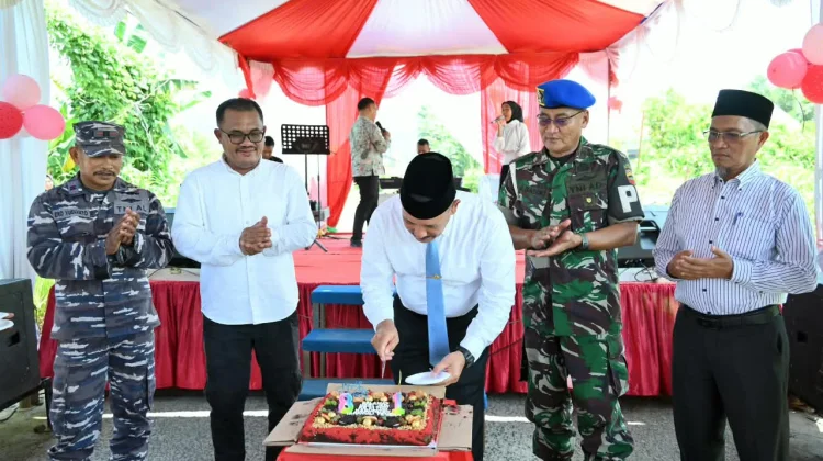 Bupati, Wabup dan Sekdakab, Rayakan HUT ke-81 Tapteng Bersama Anak Panti Asuhan Sion