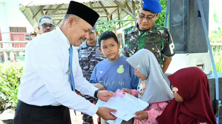Bupati, Wabup dan Sekdakab, Rayakan HUT ke-81 Tapteng Bersama Anak Panti Asuhan Sion