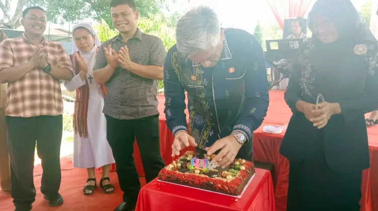 Bupati, Wabup dan Sekdakab, Rayakan HUT ke-81 Tapteng Bersama Anak Panti Asuhan Sion