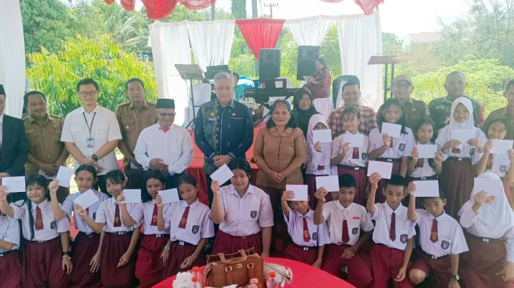 Bupati, Wabup dan Sekdakab, Rayakan HUT ke-81 Tapteng Bersama Anak Panti Asuhan Sion