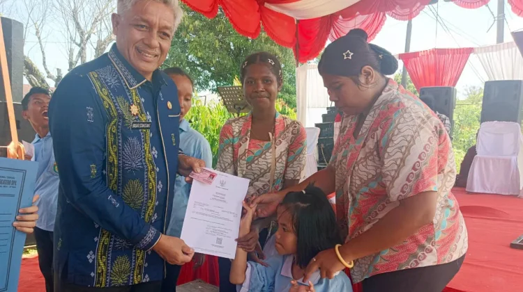 Bupati, Wabup dan Sekdakab, Rayakan HUT ke-81 Tapteng Bersama Anak Panti Asuhan Sion