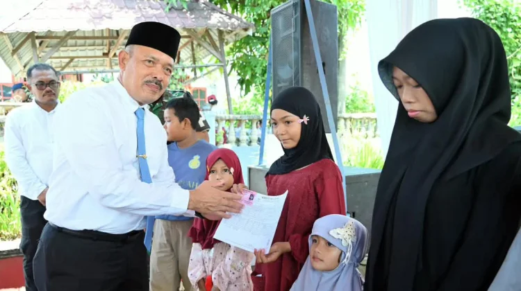 Bupati, Wabup dan Sekdakab, Rayakan HUT ke-81 Tapteng Bersama Anak Panti Asuhan Sion