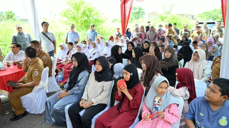 Bupati, Wabup dan Sekdakab, Rayakan HUT ke-81 Tapteng Bersama Anak Panti Asuhan Sion