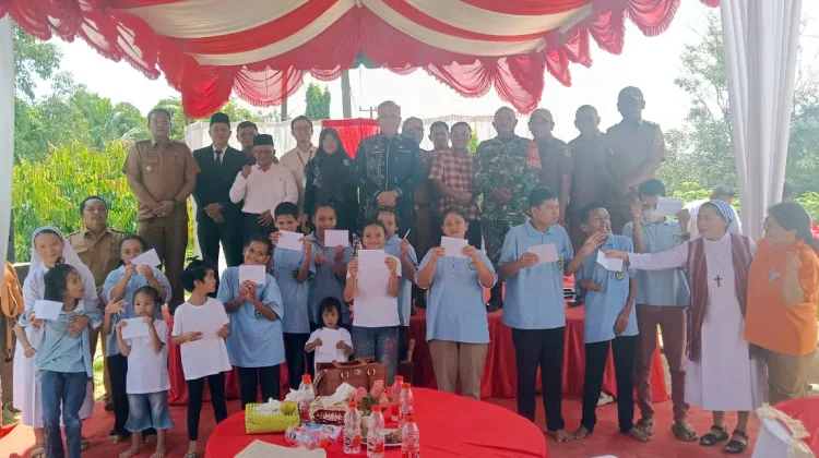 Bupati, Wabup dan Sekdakab, Rayakan HUT ke-81 Tapteng Bersama Anak Panti Asuhan Sion