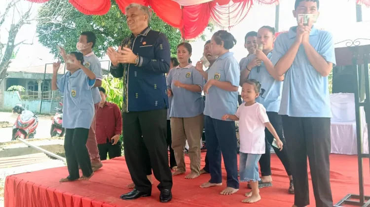 Bupati, Wabup dan Sekdakab, Rayakan HUT ke-81 Tapteng Bersama Anak Panti Asuhan Sion