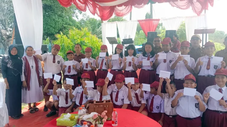 Bupati, Wabup dan Sekdakab, Rayakan HUT ke-81 Tapteng Bersama Anak Panti Asuhan Sion