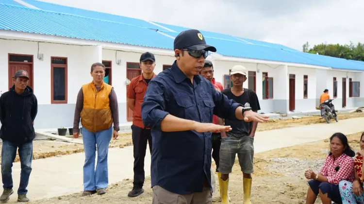 Bupati Taput Dorong Pemberdayaan Penenun dan Apresiasi Swadaya Warga Huntap