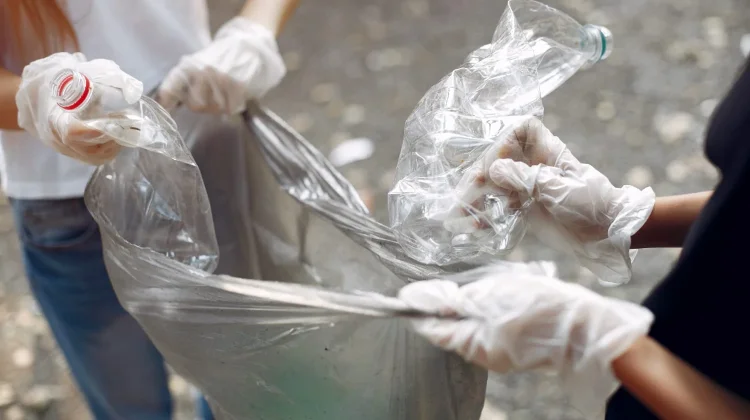 Mengolah Sampah Menjadi Cacahan Plastik Bernilai