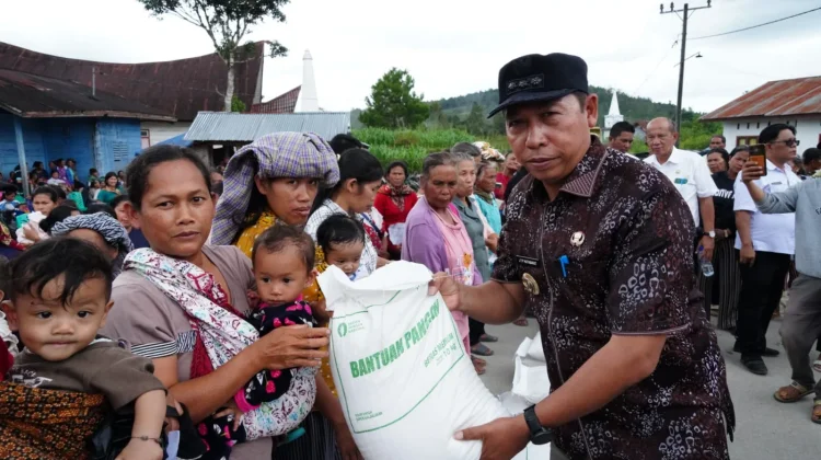 Bupati Taput Salurkan Bantuan Pangan ke Ribuan Keluarga di Sipoholon