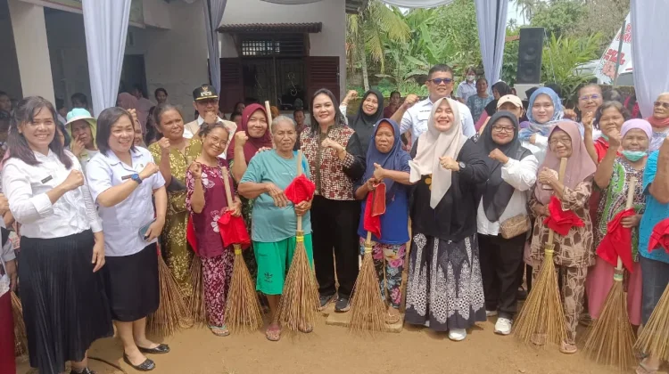 Dinkes Tapteng Gelar Bakti Sosial Pengobatan Gratis di Tukka