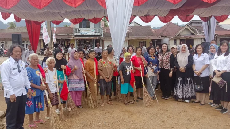 Dinkes Tapteng Gelar Bakti Sosial Pengobatan Gratis di Tukka