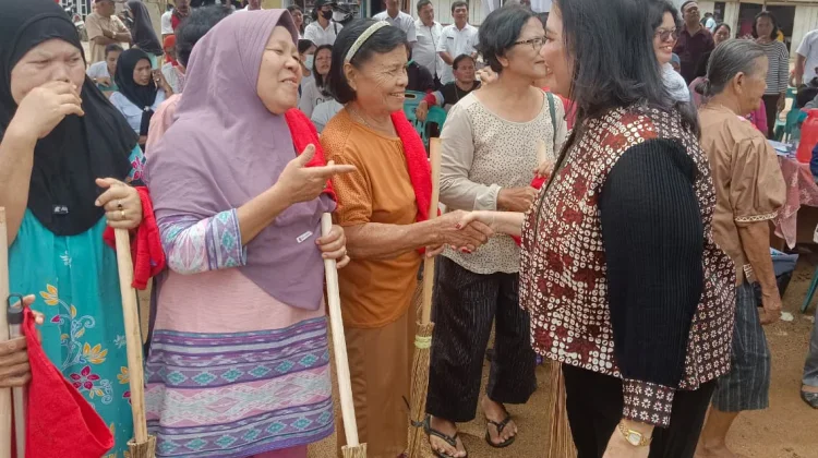 Dinkes Tapteng Gelar Bakti Sosial Pengobatan Gratis di Tukka