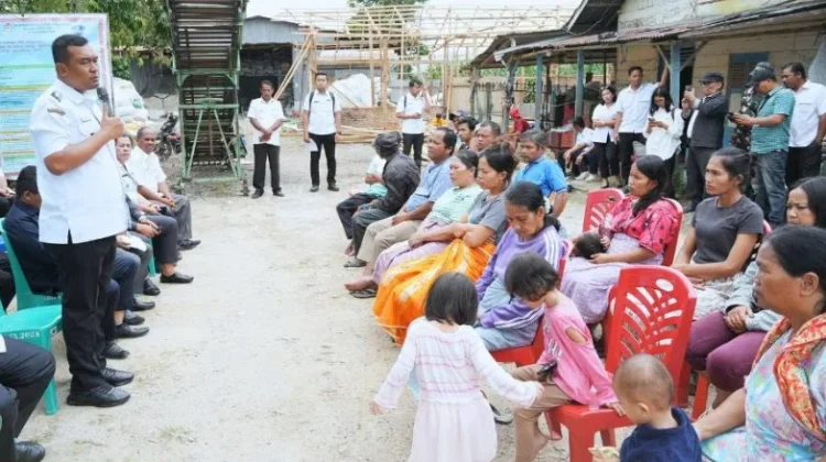 Pemkab Toba Salurkan Bantuan Donasi Pegawai untuk Korban Puting Beliung