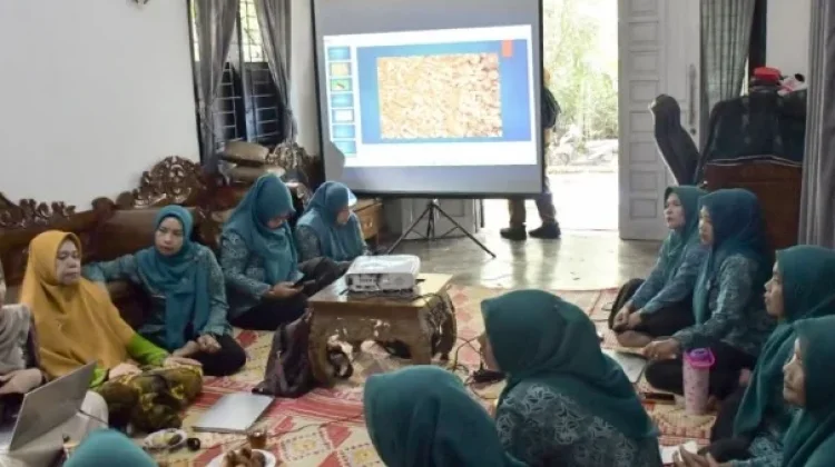 TP PKK Padangsidimpuan Latih Warga Huta Padang Olah Sampah dan Budidaya Maggot