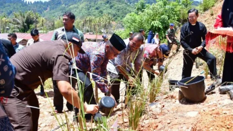 Pemkab Tapteng Gelar Aksi Penghijauan di Momen Hari Jadi ke-81 Tapteng