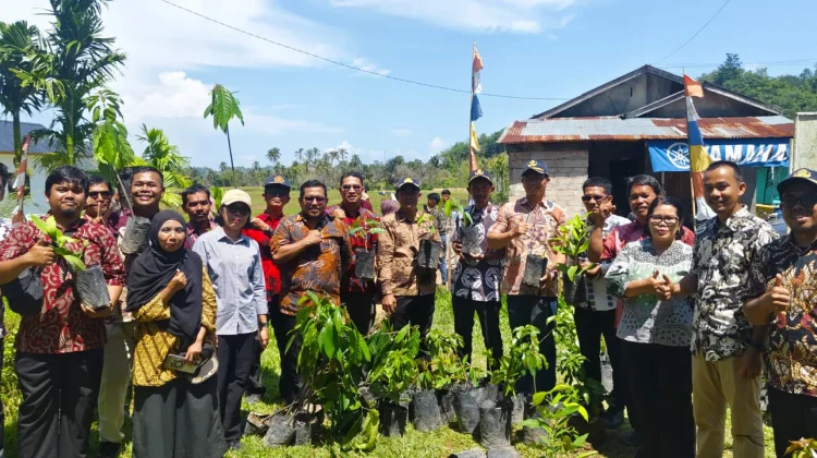 Pemkab Tapanuli Tengah Gelar Aksi Penghijauan Pulihkan Kawasan Terdampak Bencan