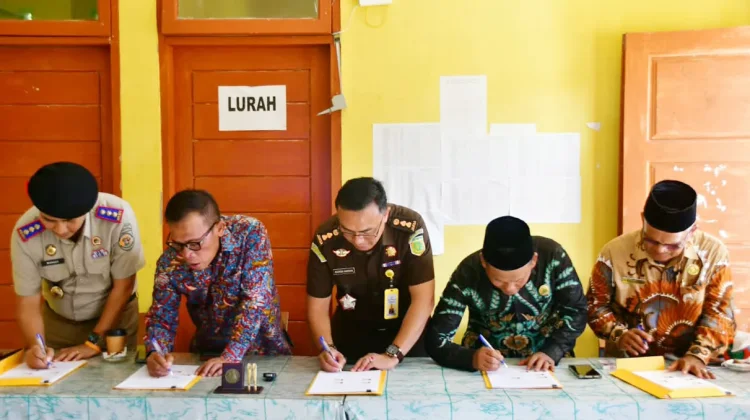 Bupati Masinton Pasaribu Teken MoU Percepatan Pendaftaran Tanah Wakaf