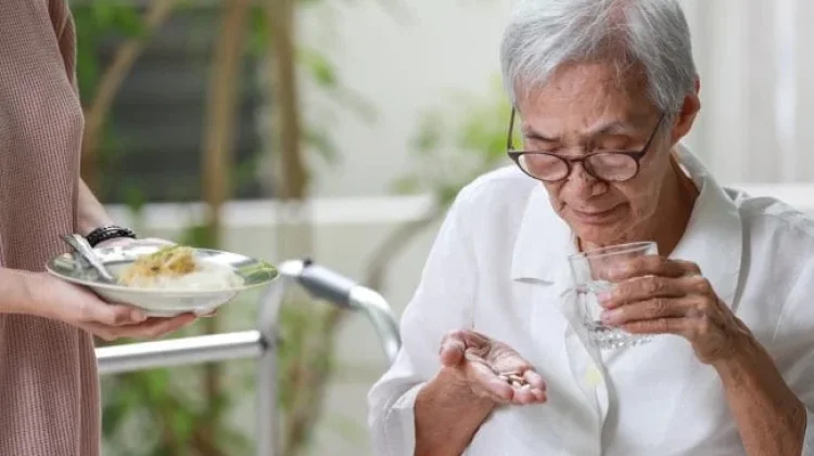 Aturan Minum Obat Sebelum atau Setelah Makan, Ini Alasannya