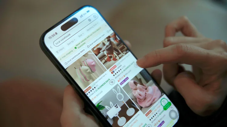 Pesanan Online Membantu Usaha Tetap Berjalan saat Sepi Pembeli