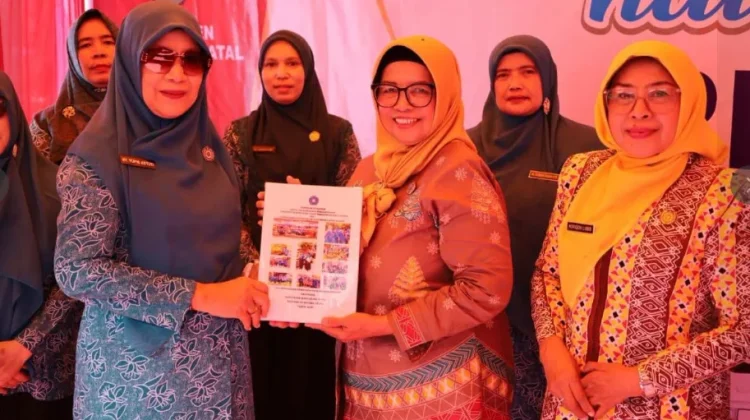 Ketua TP PKK Madina Apresiasi Desa Maga Dolok Masuk Evaluasi Provinsi