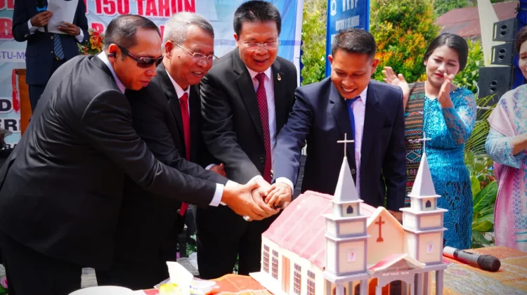 Bupati Taput Hadiri Pesta Mangoppoi Gereja HKBP Pagar Dolok Banuaji