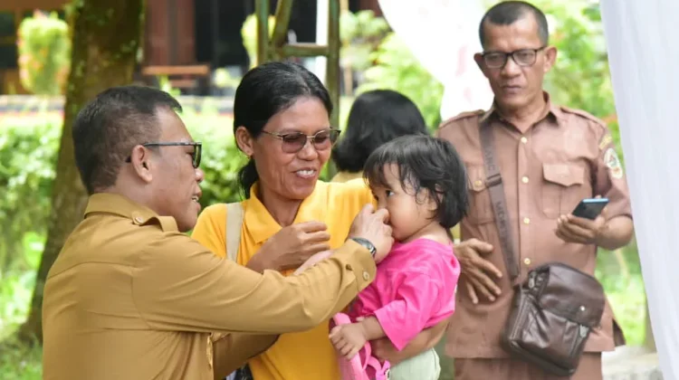 Bupati Tapteng Launching Penyaluran Bantuan Pangan 1.394,7 ton Beras
