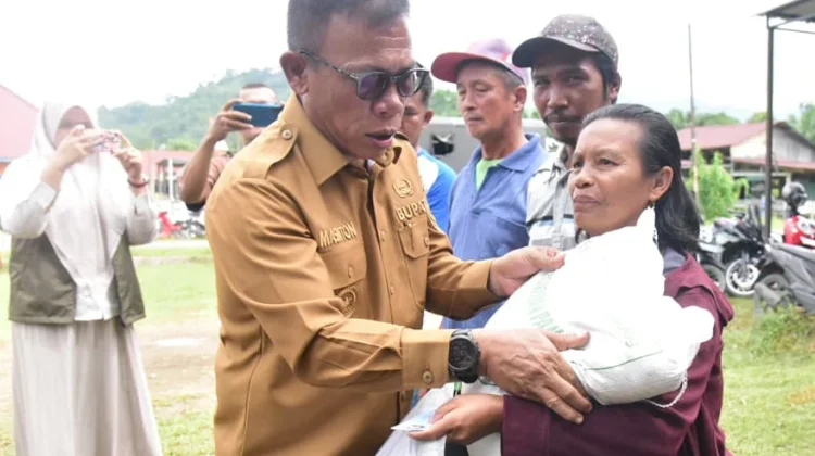 Bupati Tapteng Launching Penyaluran Bantuan Pangan 1.394,7 ton Beras