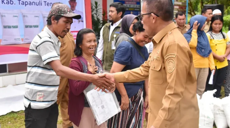 Bupati Tapteng Launching Penyaluran Bantuan Pangan 1.394,7 ton Beras