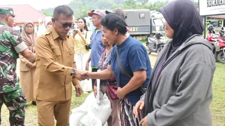 Bupati Tapteng Launching Penyaluran Bantuan Pangan 1.394,7 ton Beras