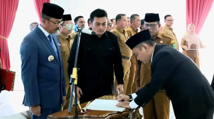 Bupati Madina Lantik 9 Pejabat Eselon II, Tekankan Penanganan Isu Strategis