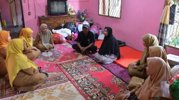 Dinas Kominfo Padangsidimpuan Salurkan Bantuan Korban Kebakaran