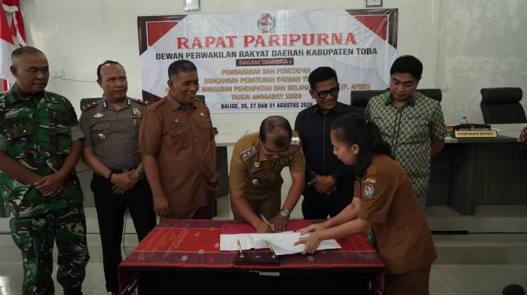 Pemkab dan DPRD Kabupaten Toba Tandatangani Persetujuan Ranperda P.APBD 2026