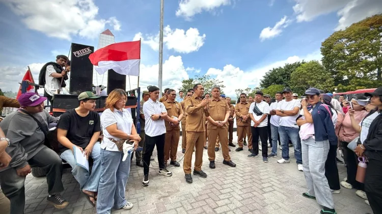 Bupati Taput Terima Audiensi Pedagang terkait Penataan Tanggul Aek Sigeaon