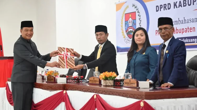 Bupati Humbahas Sampaikan Jawaban Fraksi tentang P-APBD 2026