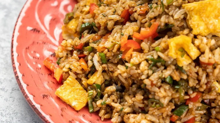 Makan Nasi Goreng sebelum Tidur, Ini Dampaknya bagi Kesehatan
