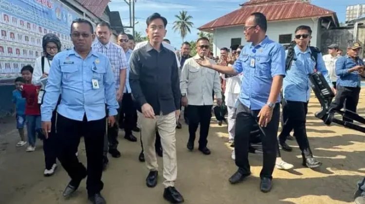 Wapres Gibran didampingi Gubernur Sumut Kunjungi SMAN 1 Barus