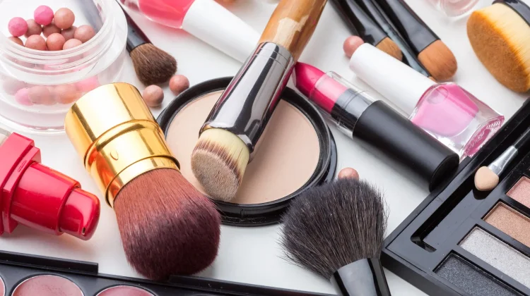 Tips Aman Menggunakan Produk Kosmetik agar Kulit Tetap Sehat