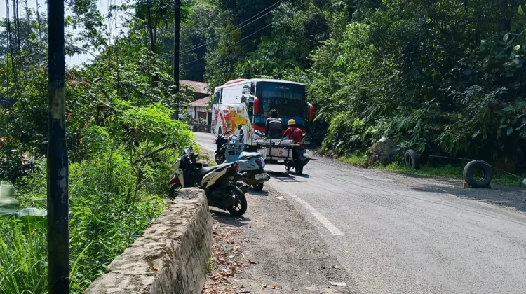 Sering macet di Jalan Sibolga-Barus, Warga Berharap Pemerintah Turun Tangan