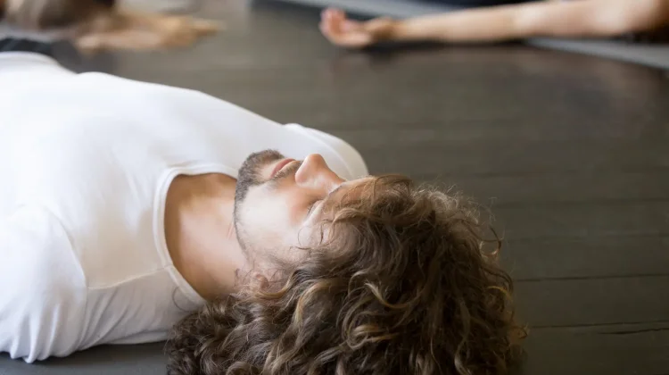 Kenali Manfaat Yoga Nidra untuk Kesehatan