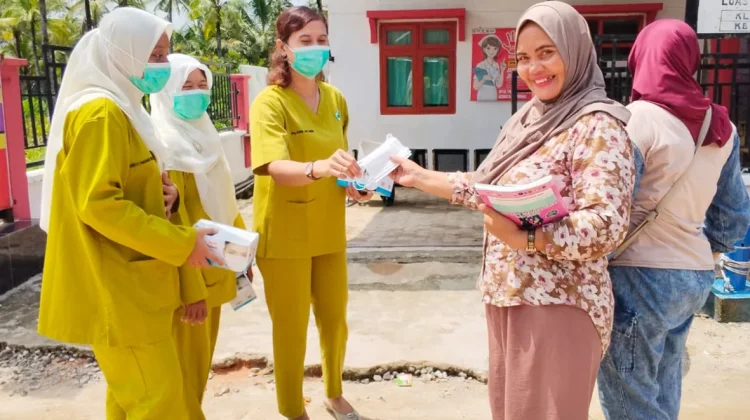 Dampak Erupsi, Dinkes Tapteng Bagikan Masker dan Siagakan Seluruh Puskesmas